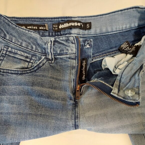 Pre-Loved Women's Dollhouse Jeans-Size 5 - Picture 7 of 7